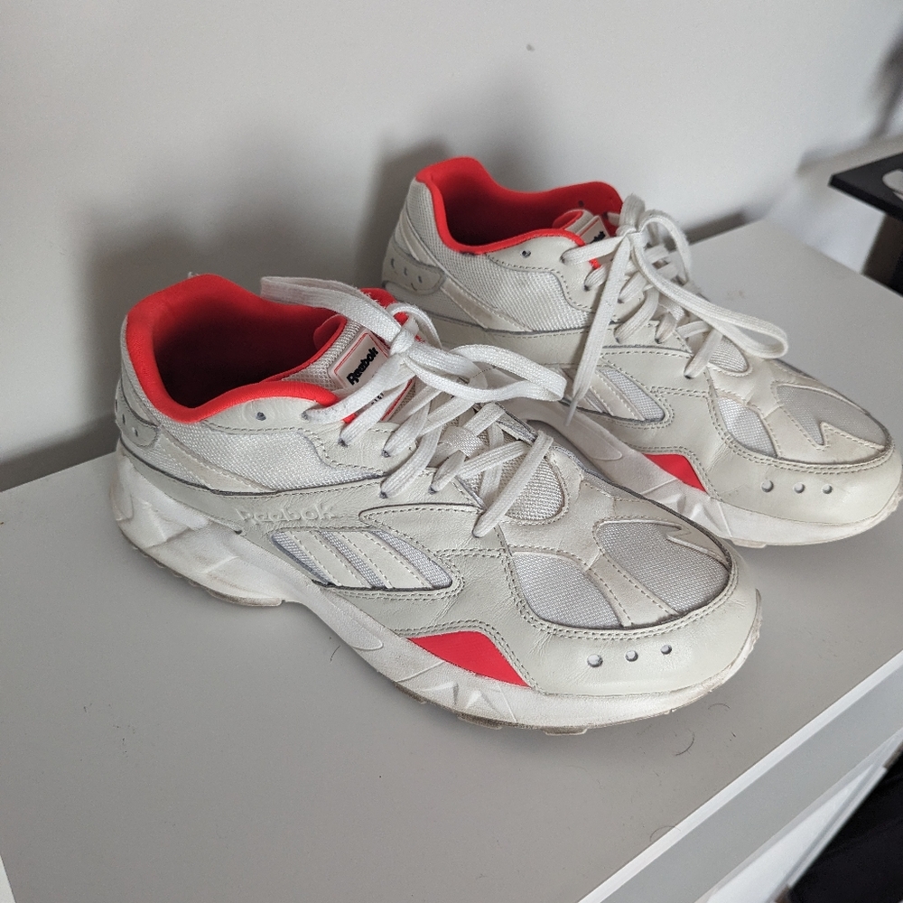 Reebok Aztec gig Hadid size 9